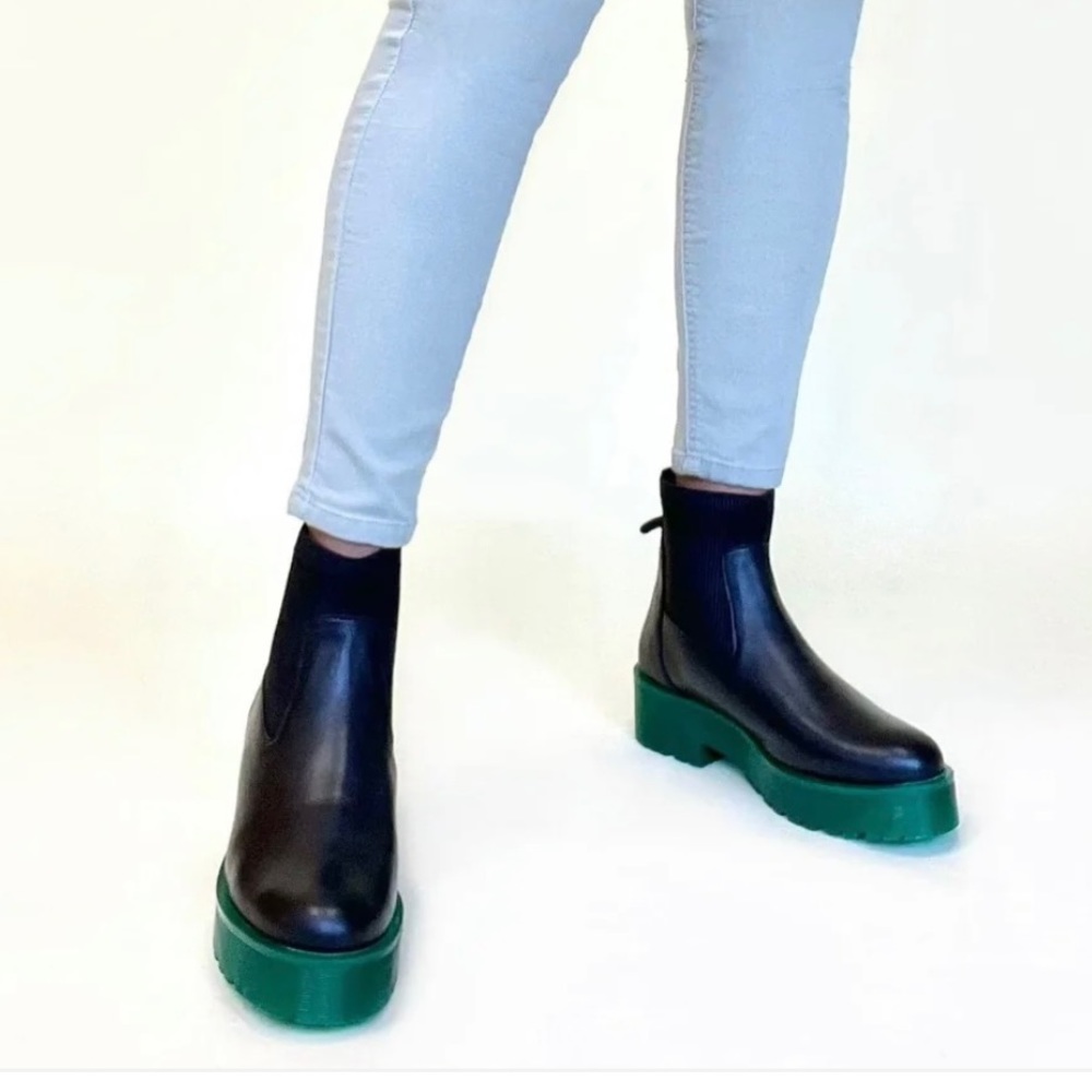 OOBASH
Olivia Green Platform Chelsea Boots